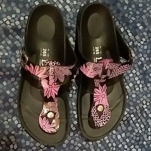 Birkenstock/Betula pink and black sandals
